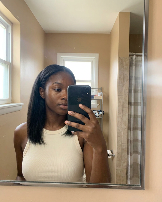 Straight hair before using Treat Hours curling rods